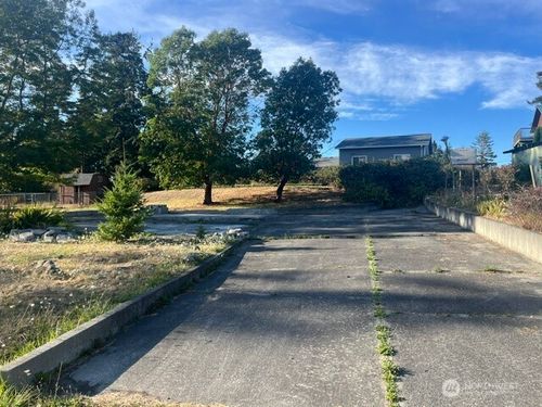 1586 Douglas Street, Oak Harbor, WA, 98277 | Card Image