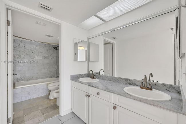 APT-705 - 9341 Collins Ave, Condo with 2 bedrooms, 2 bathrooms and null parking in Surfside FL | Image 15