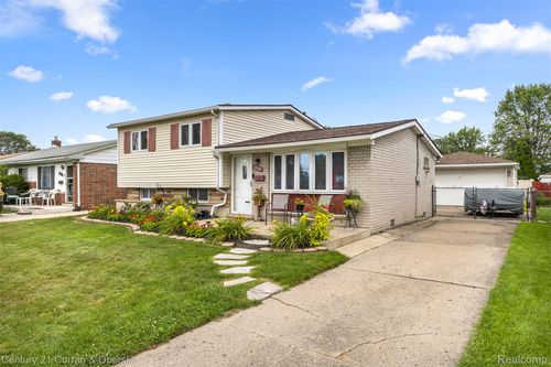 27444 Windsor St, Garden City, MI, 48135-2269 | Card Image