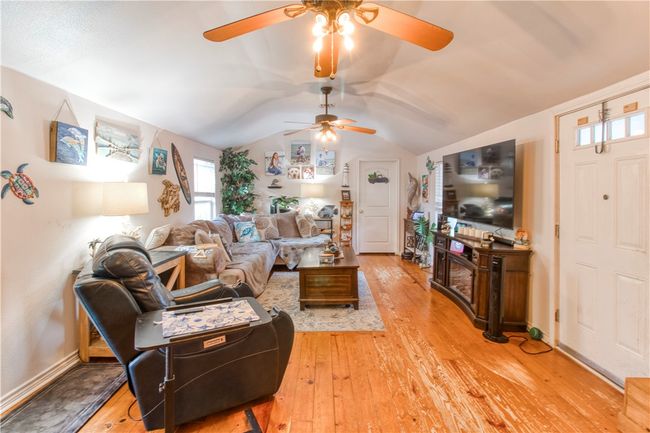 2222 State Highway 361, House other with 3 bedrooms, 2 bathrooms and 2 parking in Ingleside TX | Image 4