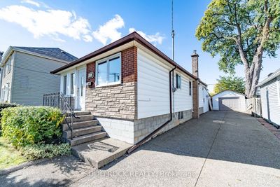 205 Ivon Ave, House other with 3 bedrooms, 2 bathrooms and 5 parking in Hamilton ON | Image 1