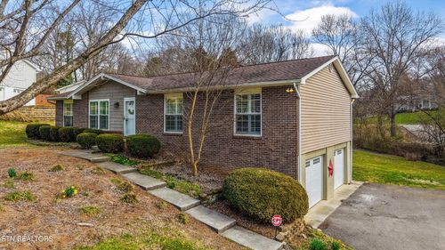 8802 Gatwick Dr, Knoxville, TN, 37922-6024 | Card Image