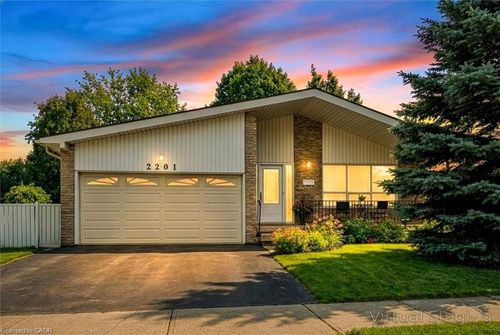2201 Cartier Crescent, Burlington, ON, L7P2Z6 | Card Image