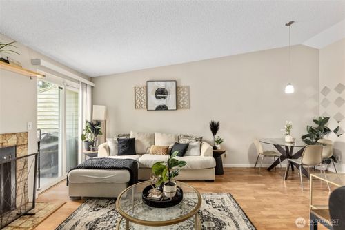 c12-15625 42nd Ave S, Tukwila, WA, 98188-2658 | Card Image