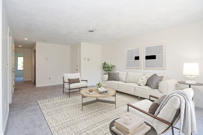 UNIT-4 - 8 Concord Greene, Condo with 2 bedrooms, 2 bathrooms and 1 parking in Concord MA | Image 4