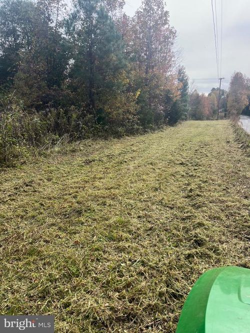 14686 Dry Bridge Rd, Ruther Glen, VA, 22546-3710 | Card Image