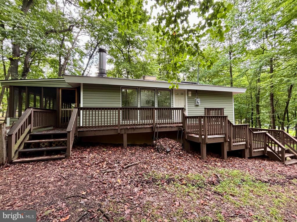 The Woods Rd, Hedgesville, WV 25427
