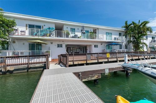 n18-7950 Tatum Waterway Dr, Miami Beach, FL, 33141-1906 | Card Image