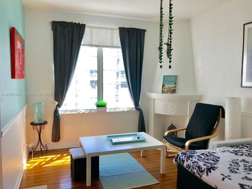 apt-204-610 8th St, Miami Beach, FL, 33139-6137 | Card Image