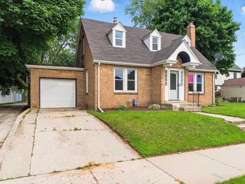 821 N 6th Street, Manitowoc, WI, 54220 | Card Image
