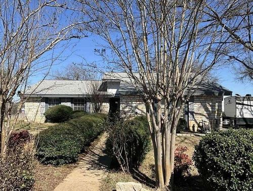 1810 S West Dr, Leander, TX, 78641-2112 | Card Image