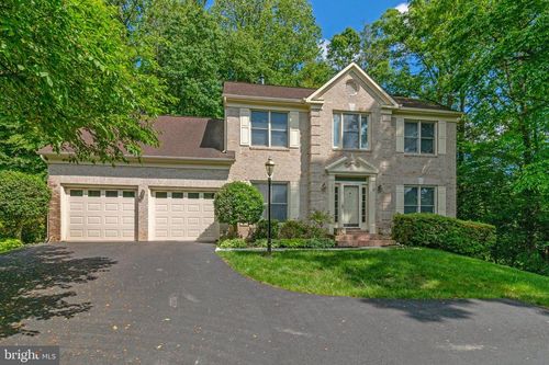 8975 Home Guard Dr, Burke, VA, 22015-2190 | Card Image