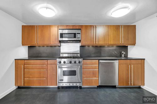 312-305 2nd Ave, New York, NY, 10003-2743 | Card Image