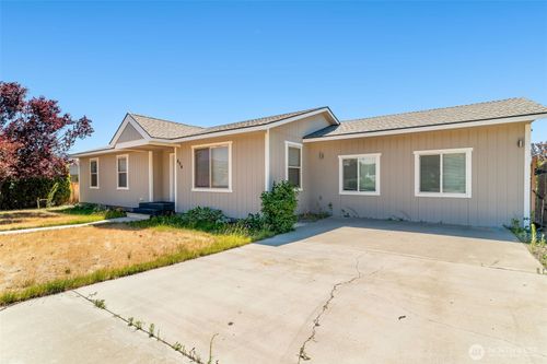 604 Bramble Ave, Omak, WA, 98841-9224 | Card Image