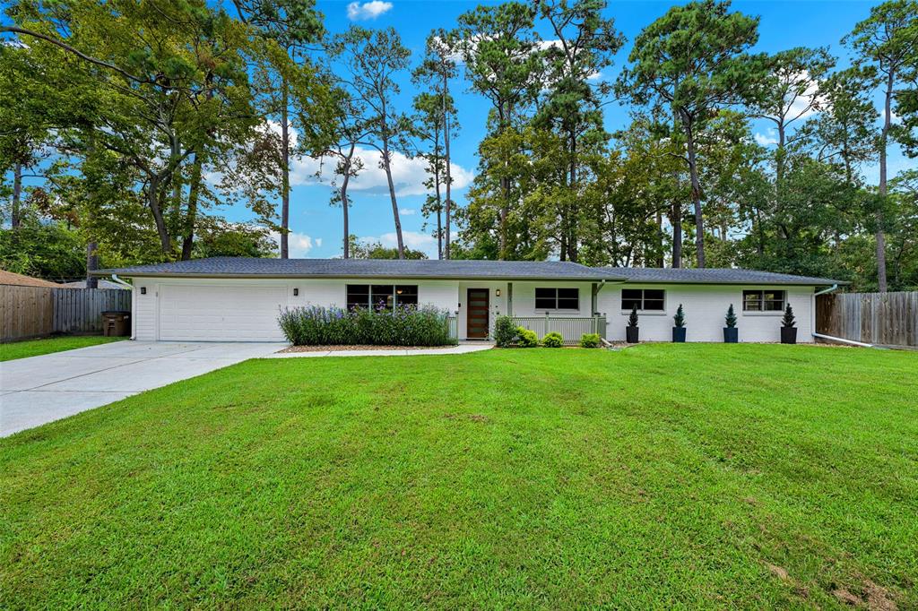 Crest Dr, Dickinson, TX 77539