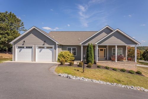 215 Heather Ln, STAUNTON, VA, 24401-9604 | Card Image