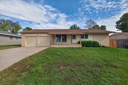824 Crown Dr, Bartlesville, OK, 74006-8937 | Card Image