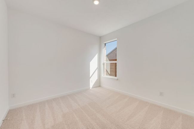 Empty room with light carpet | Image 15
