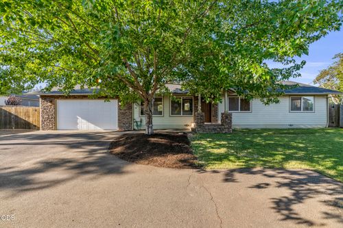 36 Wildwood Dr, Eagle Point, OR, 97524-9640 | Card Image