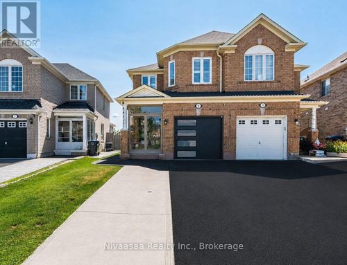 9 Parisian Rd, Brampton, ON, L6P2T1 | Card Image