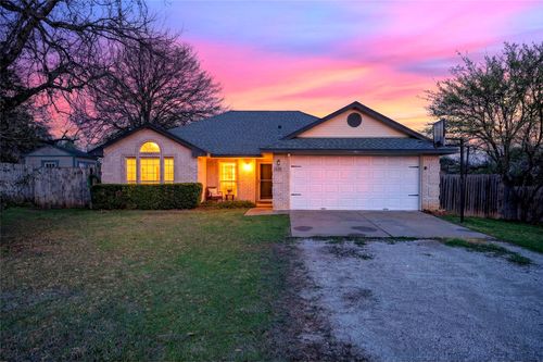 420 Robert Dr, Springtown, TX, 76082-2824 | Card Image