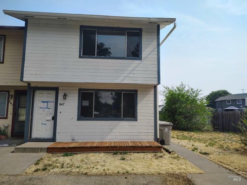 647 Brookside Ct, Mountain Home, ID, 83647-3305 | Card Image