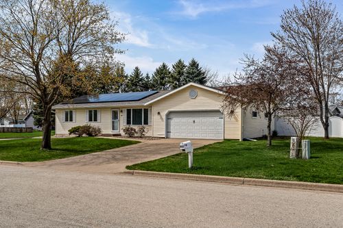 805 E Harvest Pl, Holmen, WI, 54636-9196 | Card Image