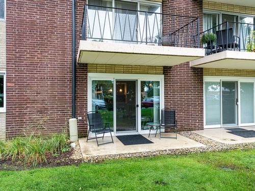 17a-5300 Walnut Ave, Downers Grove, IL, 60515-4138 | Card Image