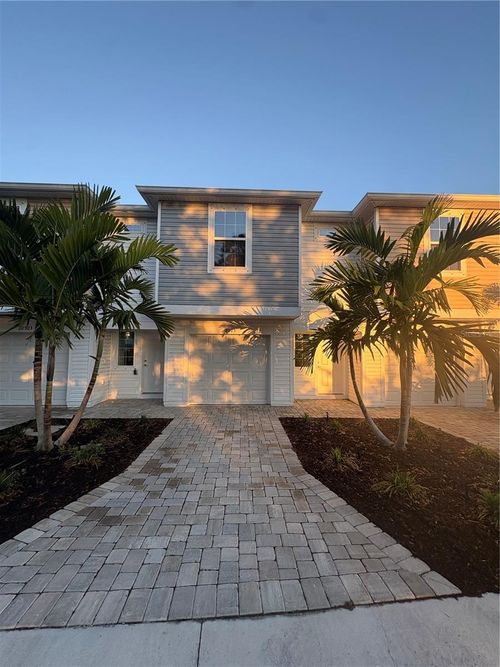 2525 6th Avenue Dr E, Bradenton, FL, 34208-2414 | Card Image