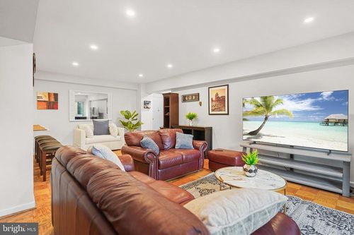 apt-503w-4201 Cathedral Ave Nw, WASHINGTON, DC, 20016-4940 | Card Image