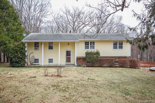 322 Lakeview St, Mahopac, NY, 10541-3333 | Card Image