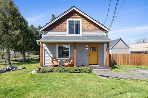 214 Adams Ave S, Eatonville, WA, 98328-2511 | Card Image