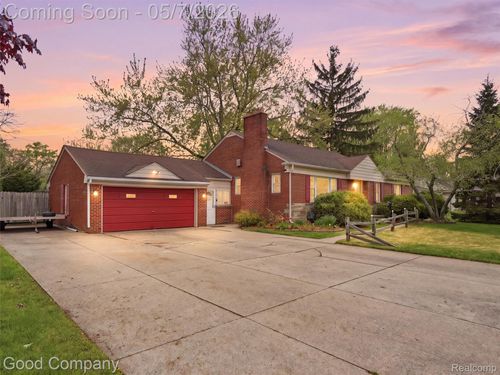 19706 Old Homestead Dr, Harper Woods, MI, 48225-2046 | Card Image