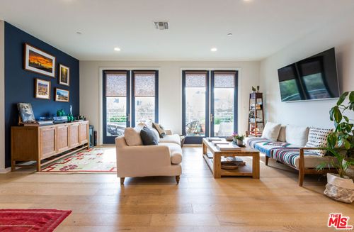 301-4240 Laurel Canyon Blvd, Studio City, CA, 91604 | Card Image