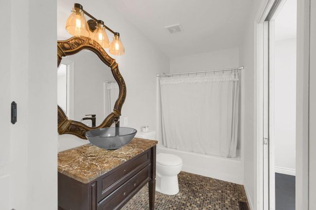 Main floor bathroom | Image 17