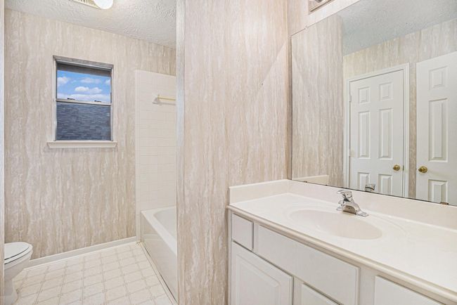 One of 2 full bathrooms located on second floor to the left of the game room. | Image 32