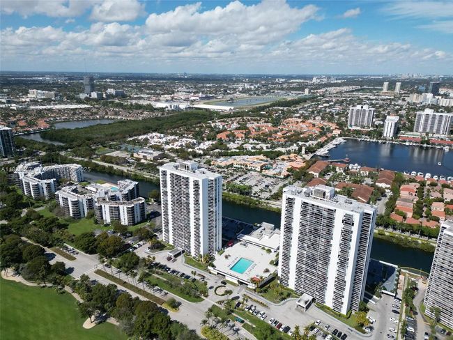 APT-1906 - 3675 N Country Club Dr, Condo with 2 bedrooms, 2 bathrooms and null parking in Aventura FL | Image 59