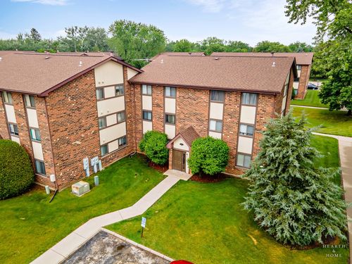 apt-16-417 Berkshire Dr, Crystal Lake, IL, 60014-2800 | Card Image