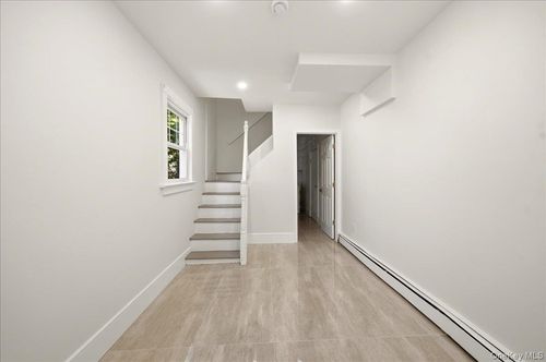 3-32 Orchard St, Pleasantville, NY, 10570-2115 | Card Image