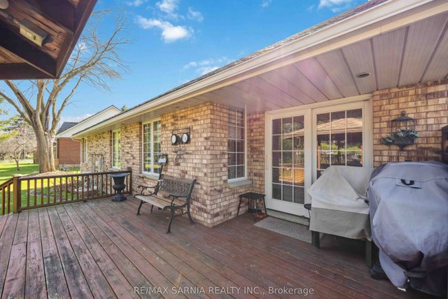 35 Frances Dr, House other with 6 bedrooms, 3 bathrooms and 4 parking in Forest ON | Image 34