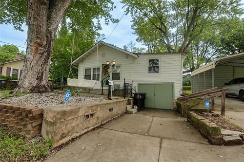 1317 S Pleasant St, Independence, MO, 64055-1140 | Card Image