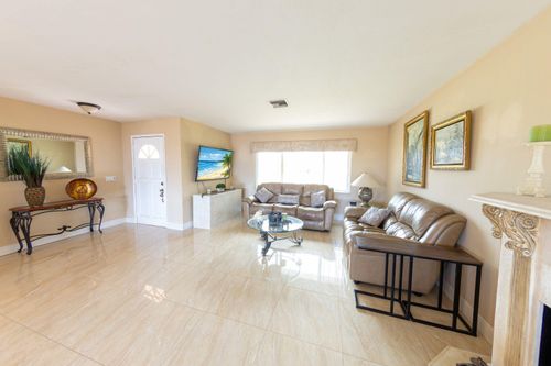 188 Gulfstream St, MARCO ISLAND, FL, 34145-5106 | Card Image