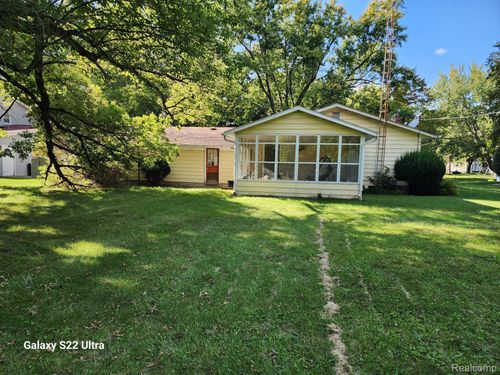 2340 Pineview Ct, Flushing, MI, 48433-2540 | Card Image