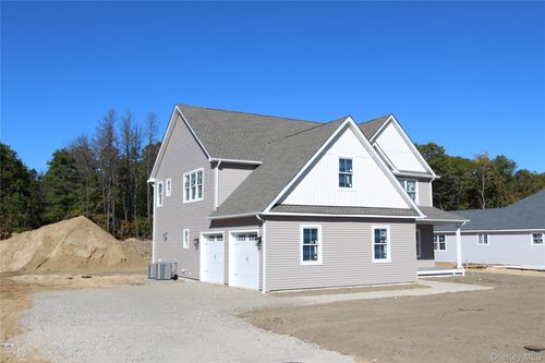 5 Colonial Cir, Manorville, NY, 11949 | Card Image