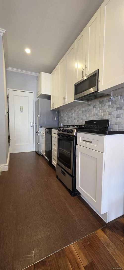 c-133 Lincoln Ave, Mineola, NY, 11501-2833 | Card Image