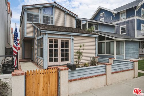 417 8th St, Huntington Beach, CA, 92648-4628 | Card Image