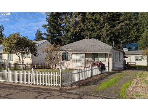 940 W 16th St, Coquille, OR, 97423-1002 | Card Image