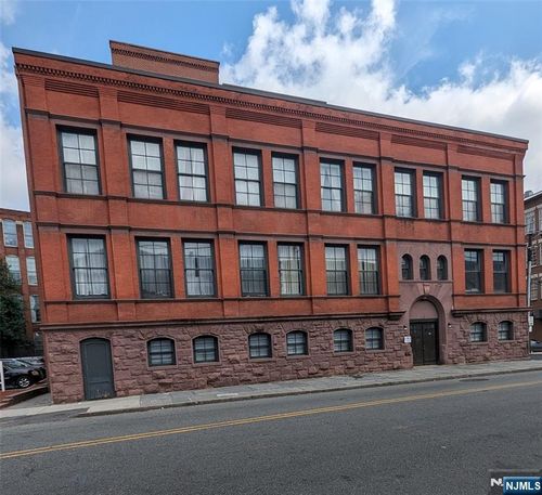 19 Market St, Paterson, NJ, 07501-1745 | Card Image