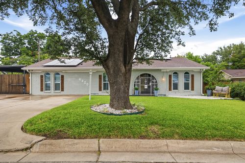 4905 Emerald Lake Drive, Fort Worth, TX, 76103 | Card Image