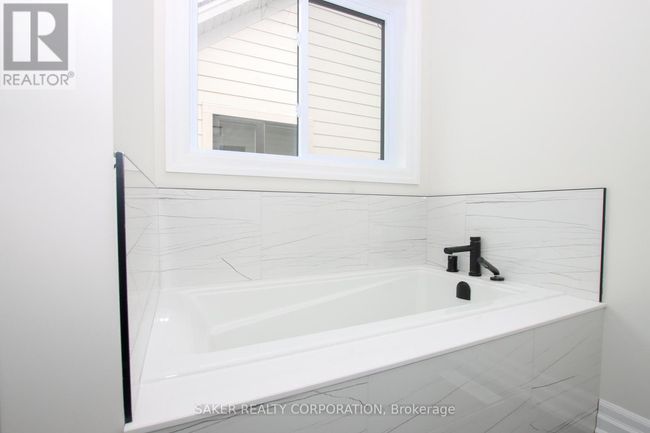 532 Regent St, House other with 4 bedrooms, 2 bathrooms and 4 parking in Mount Brydges ON | Image 24